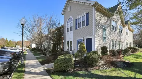 61 Gregory Ln, Franklin Park, NJ 08823