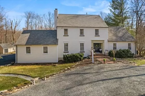 7 Andrea Way, Tewksbury Twp, NJ 07830