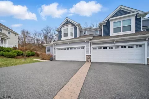 48 Lupine Ln, Hackettstown, NJ 07840