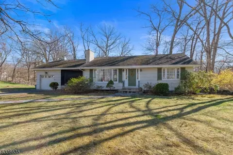 57 Old Wood Rd, Morris Plains, NJ 07950