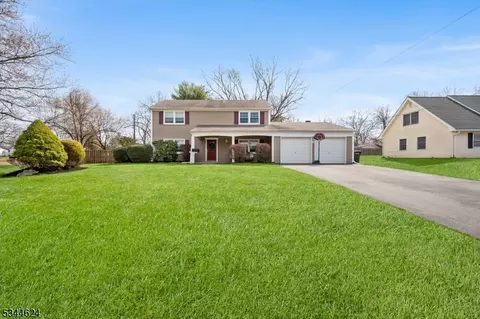 1 Dahlia Rd, Somerset, NJ 08873