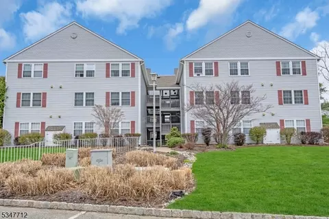 64 Dayton Ct #302, Hackettstown, NJ 07840