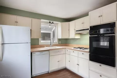 235 Stephenson Ave, Middlesex, NJ 08846 photo 4