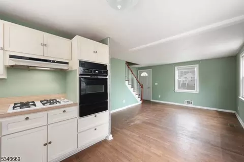 235 Stephenson Ave, Middlesex, NJ 08846 photo 5