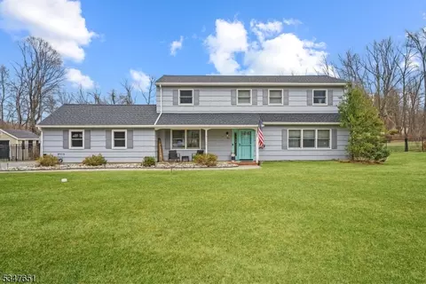 60 Paula Dr, Long Valley, NJ 07853