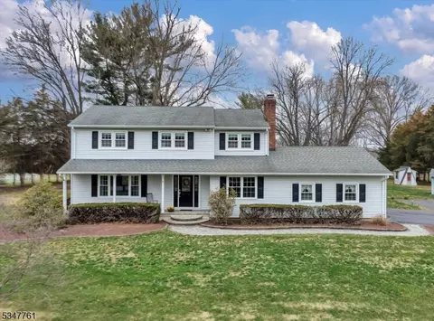 20 Country Club Dr, Ringoes, NJ 08551