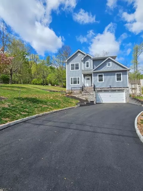 518 Cardinal Ln, Green Brook, NJ 08812