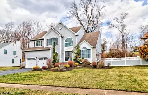 3 Ivy Ct, East Hanover, NJ 07936