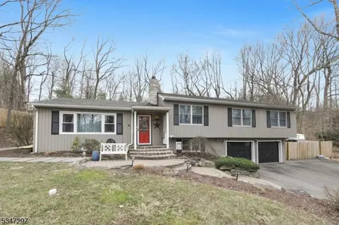 8 Black Rock Ter, Ringwood, NJ 07456