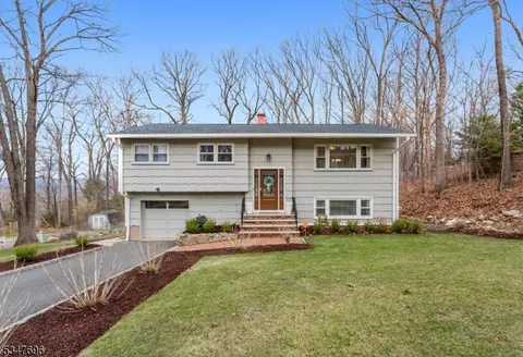 52 Siek Rd, Kinnelon, NJ 07405
