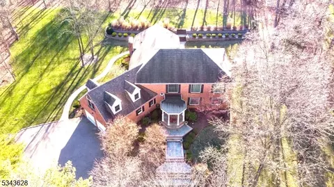 85 Will Ln, Watchung, NJ 07069