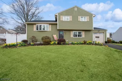 122 Osceola Ave, Middlesex, NJ 08846