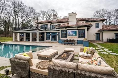 71 Village Rd, New Vernon, NJ 07976