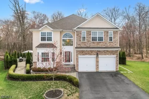 17 Lisi Ct, Somerset, NJ 08873