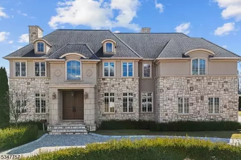 181 Stonehenge Ter, Clark, NJ 07066