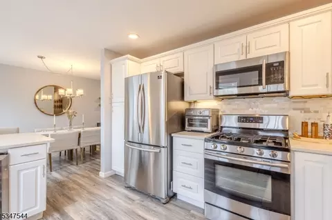 102 N Livingston Ave, Livingston, NJ 07039