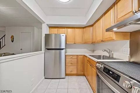 33 Poplar Ave #8, Hackensack, NJ 07601 photo 7