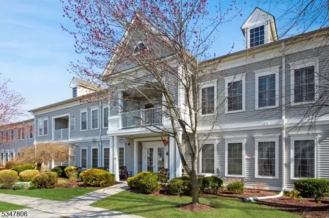 2006 Brookfield Glen Dr, Belvidere, NJ 07823