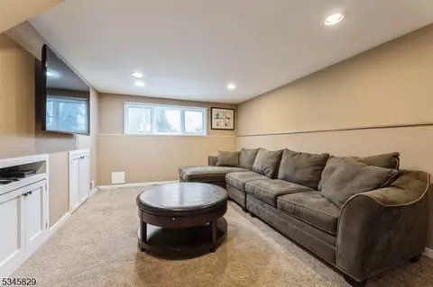 191 Mayfair Rd, Paramus, NJ 07652 photo 32