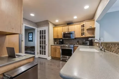 191 Mayfair Rd, Paramus, NJ 07652 photo 12