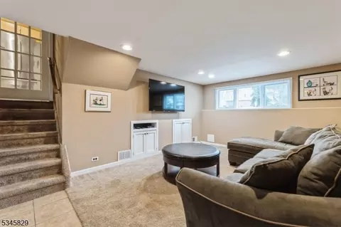 191 Mayfair Rd, Paramus, NJ 07652 photo 31