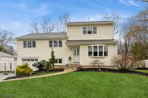 191 Mayfair Rd, Paramus, NJ 07652