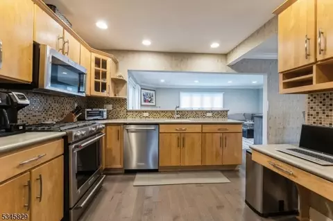191 Mayfair Rd, Paramus, NJ 07652 photo 13