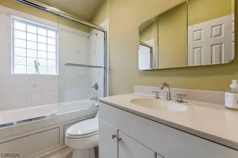191 Mayfair Rd, Paramus, NJ 07652 photo 24