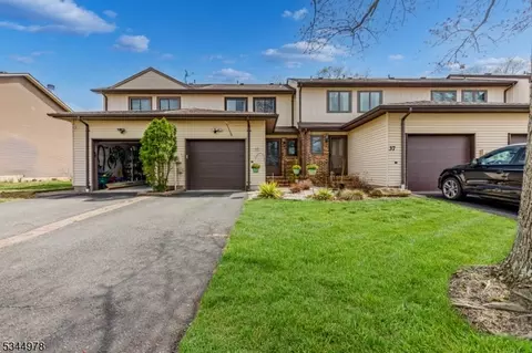 35 Manchester Rd, Flemington, NJ 08822