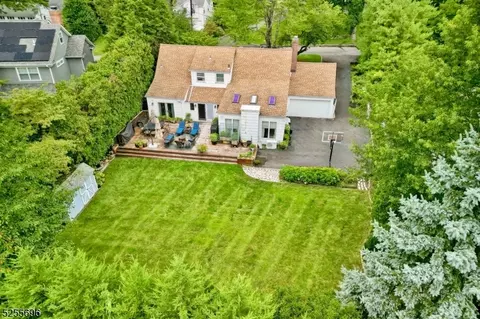 24 Farley Rd, Short Hills, NJ 07078