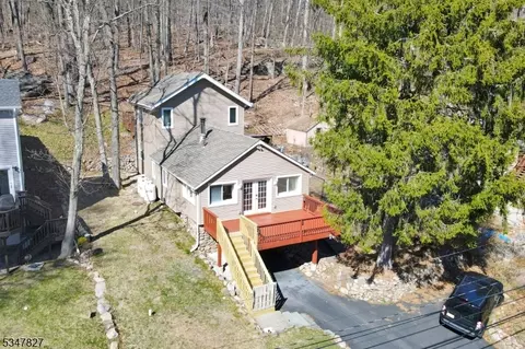 13 Pheasant Ln, West Milford, NJ 07480