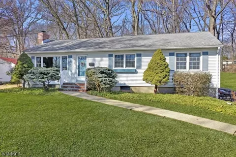 37 Ferncliff Rd, Morris Plains, NJ 07950