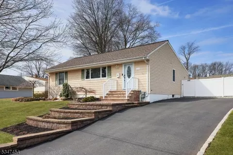 1 Clauss Rd, Clark, NJ 07066