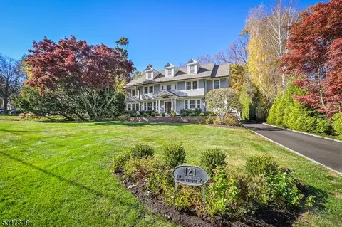 121 Whittredge Rd, Summit, NJ 07901