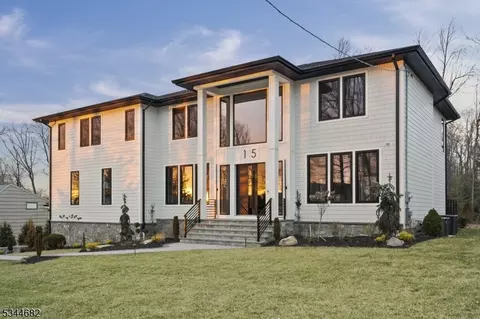 15 Squire Hill Rd, Caldwell, NJ 07006