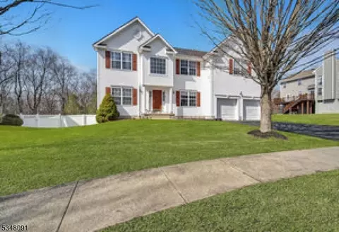 882 Walnut Pl, Jefferson, NJ 07849