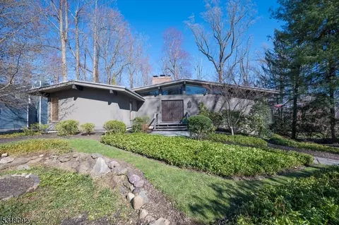 31 Macleay Rd, Montville, NJ 07045