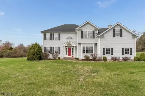 5 Fieldstone Way, Whitehouse Station, NJ 08889