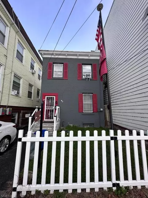 87 Littleton Ave, Newark, NJ 07107