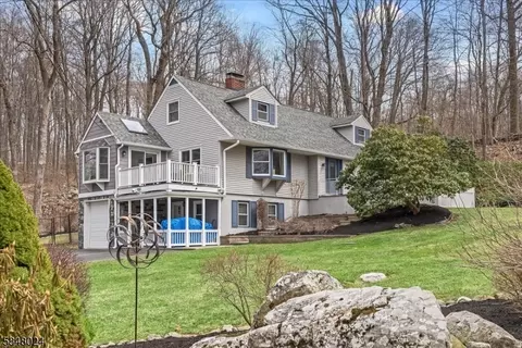 1 Rogers Ln, Sparta, NJ 07871