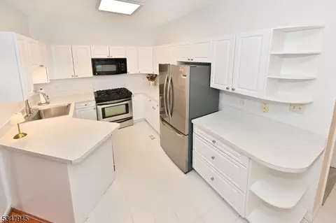 8026 Brittany Dr, Wayne, NJ 07470 photo 3