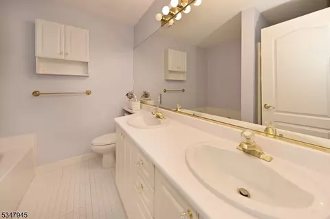 8026 Brittany Dr, Wayne, NJ 07470 photo 10