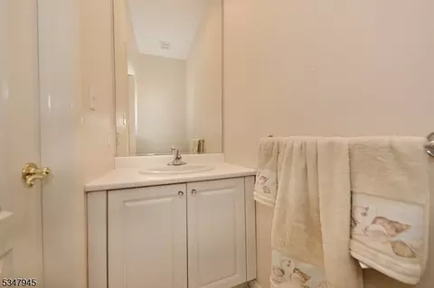 8026 Brittany Dr, Wayne, NJ 07470 photo 7