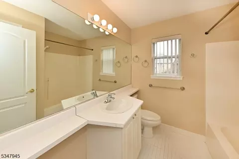 8026 Brittany Dr, Wayne, NJ 07470 photo 15