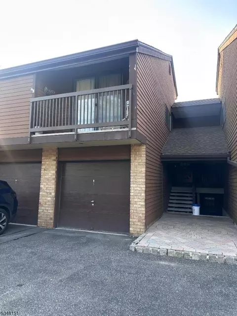 3 Meadowview Dr, Annandale, NJ 08801