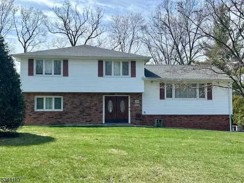 29 Sycamore Ter, Livingston, NJ 07039