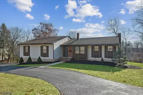 13 Brandywine Rise, Green Brook, NJ 08812