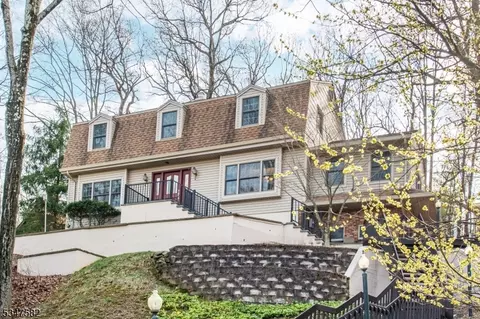 129 Hemlock Rd, Pompton Lakes, NJ 07442