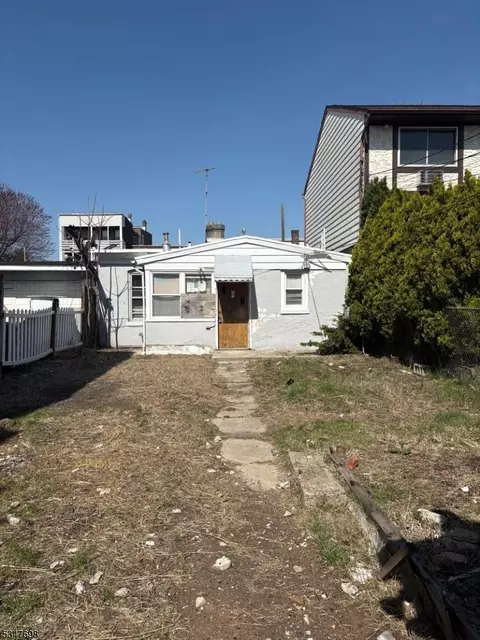 17 Lake St, Belleville, NJ 07109