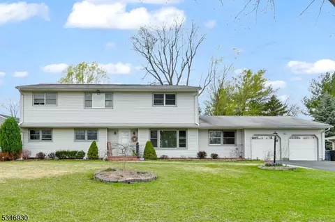 4 Candlewood Ct, Parsippany, NJ 07054
